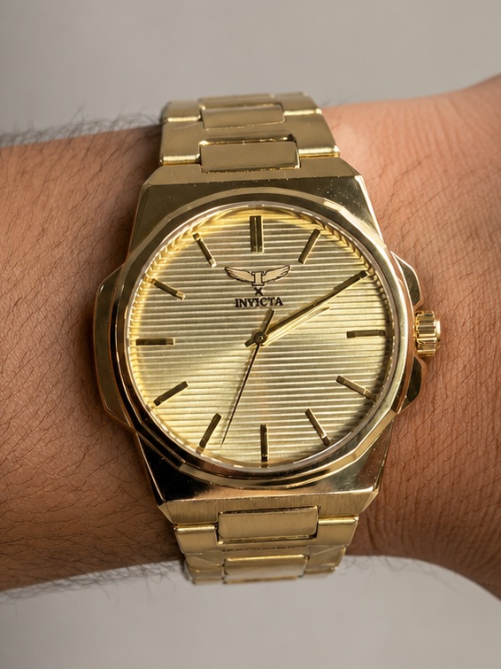 Invicta Men&acirc;s Gold Stainless Steel Bracelet Watch With Textured Gold Dial